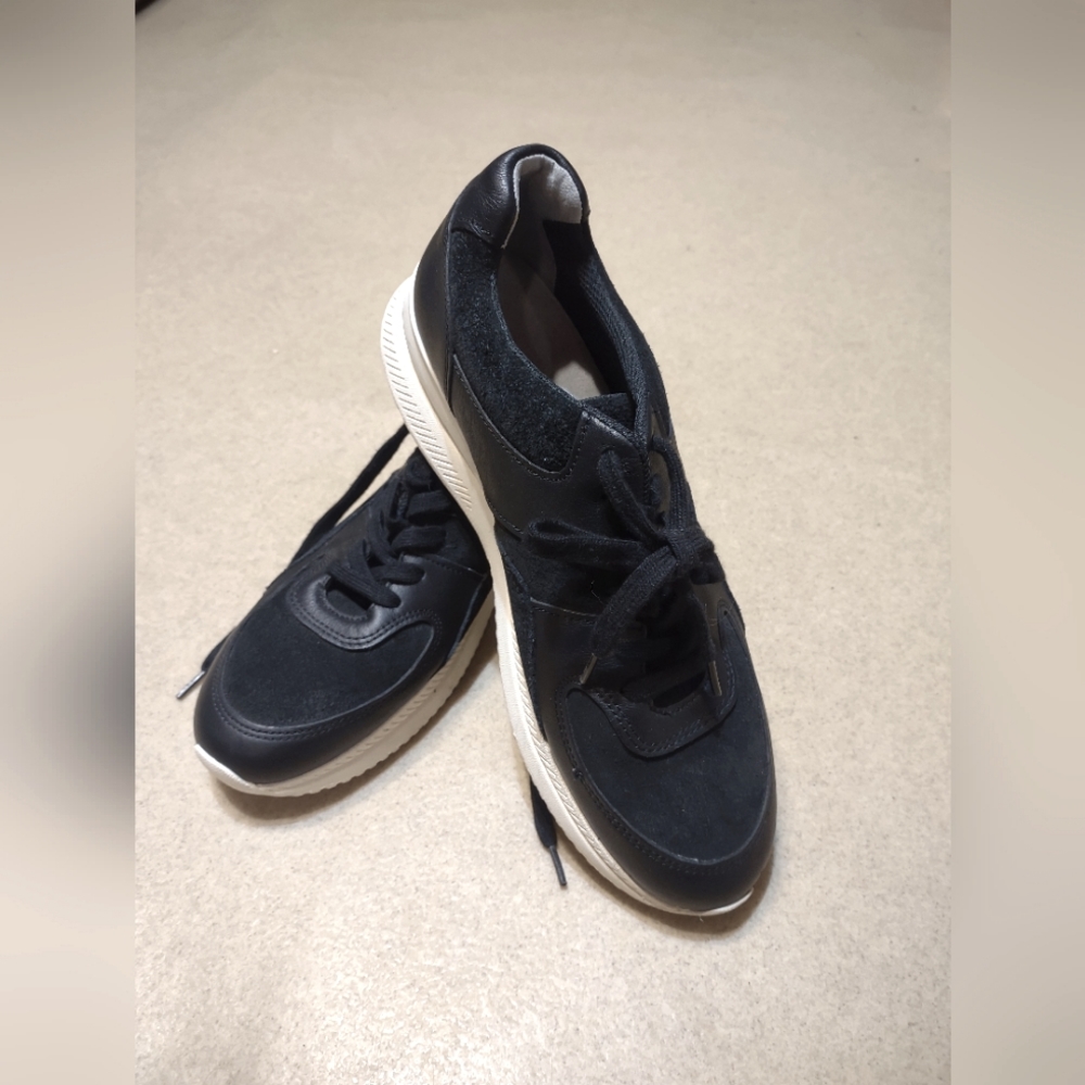 O by Everlane Black leather and canvas laced Women's Sneakers size 12 Men's 10